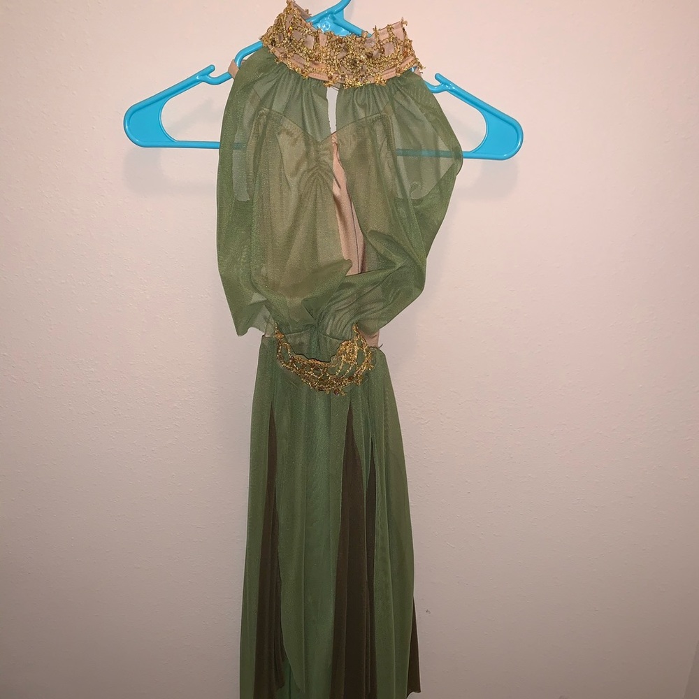 One piece perfect for modern or lyrical!